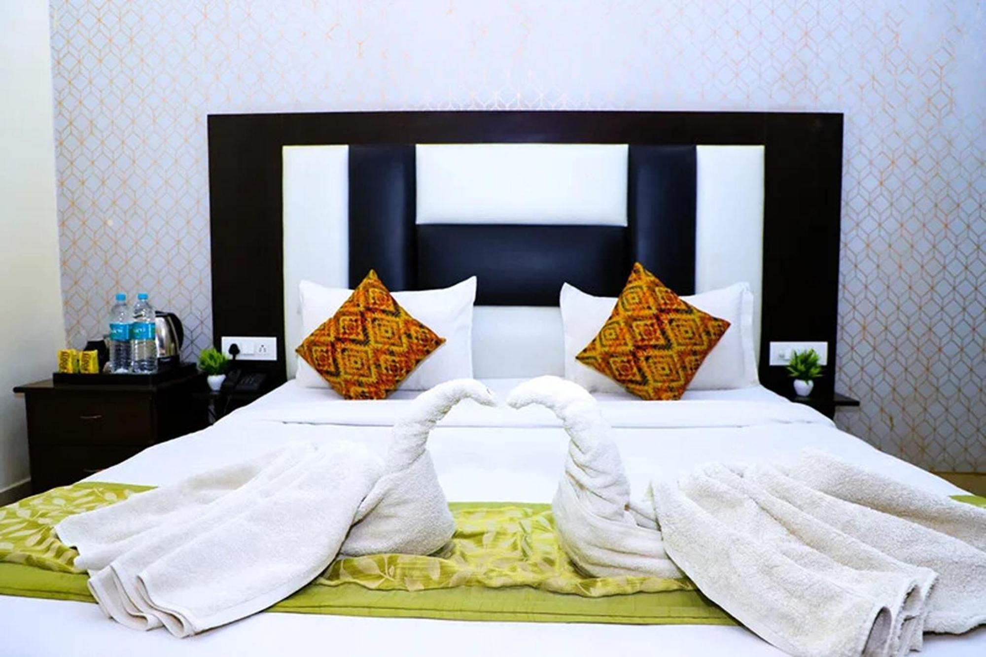 Hotel Global Inn By Quality Inn New Delhi Bagian luar foto