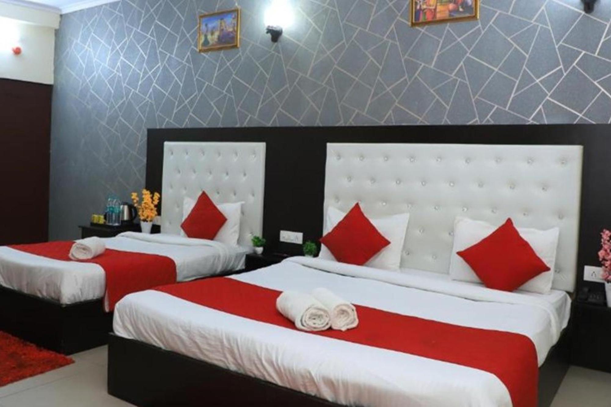 Hotel Global Inn By Quality Inn New Delhi Bagian luar foto