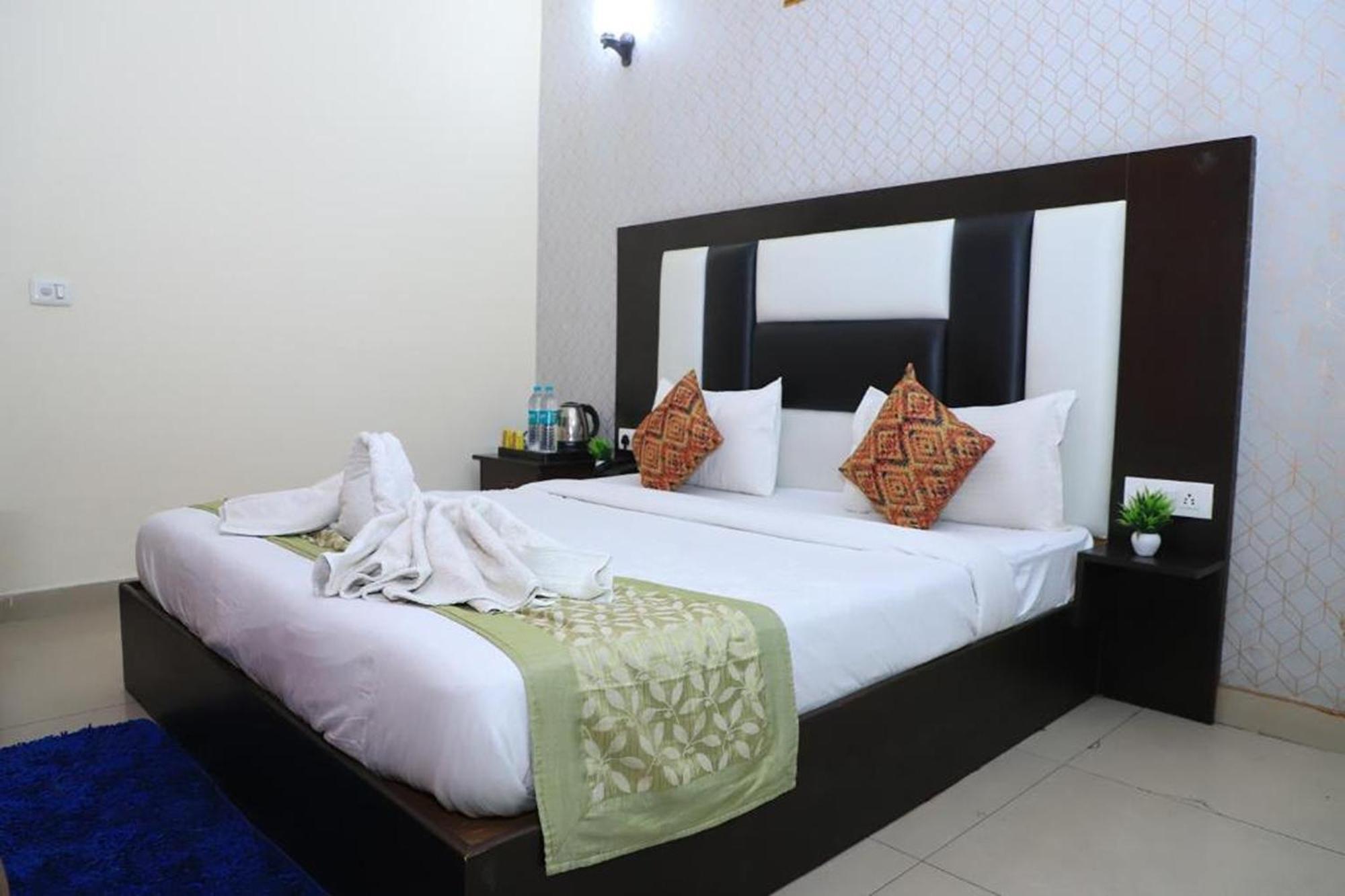 Hotel Global Inn By Quality Inn New Delhi Bagian luar foto