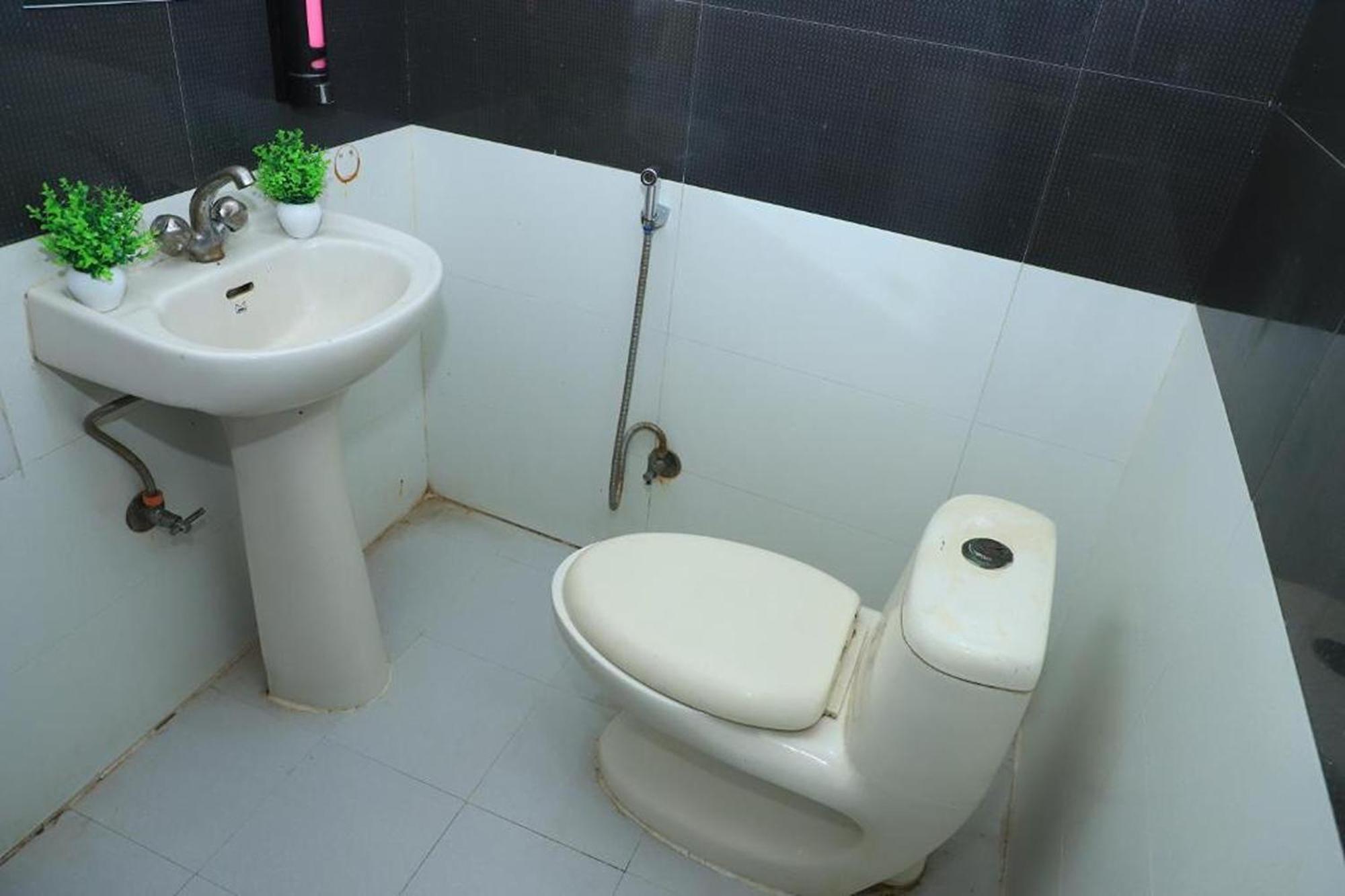 Hotel Global Inn By Quality Inn New Delhi Bagian luar foto