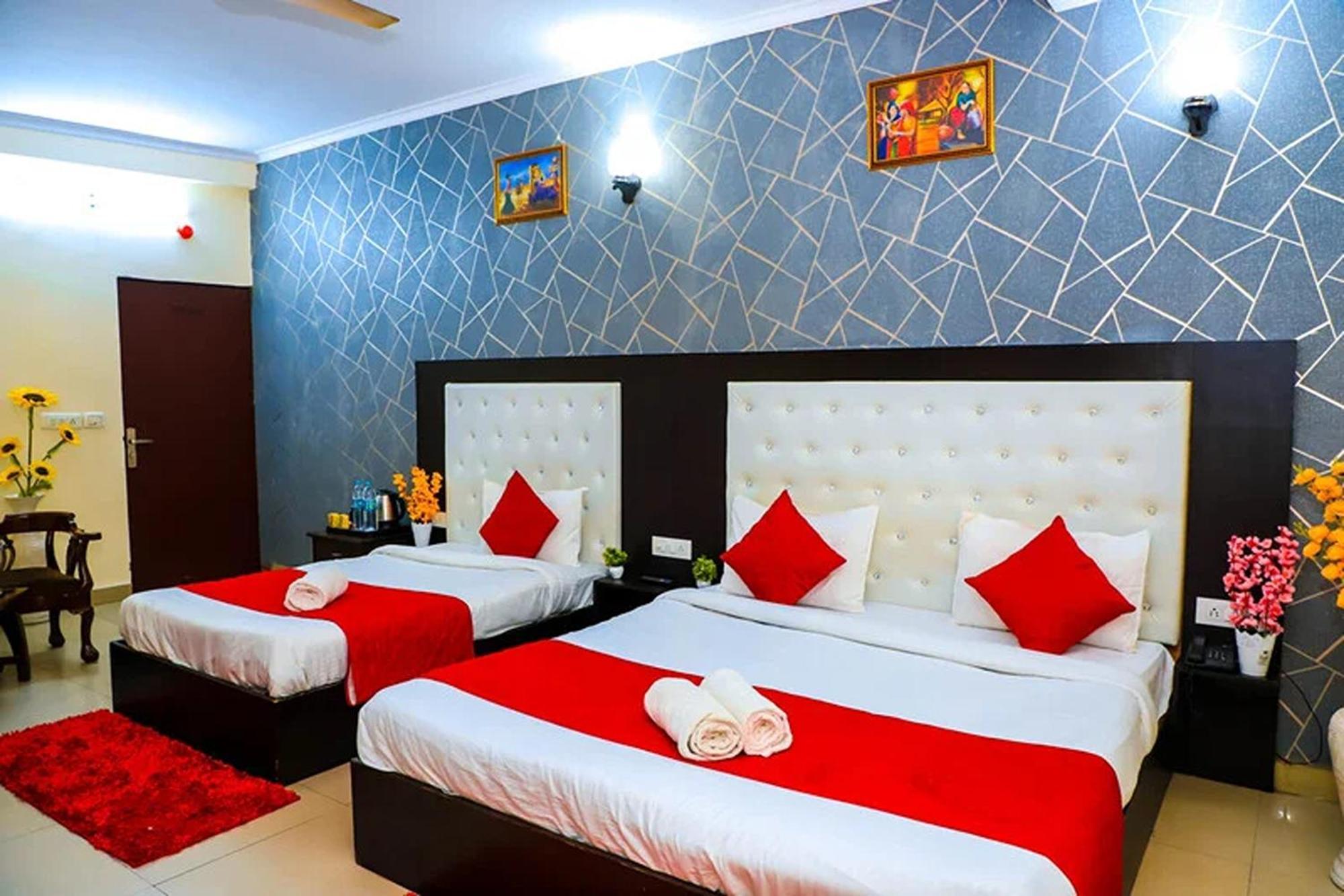Hotel Global Inn By Quality Inn New Delhi Bagian luar foto