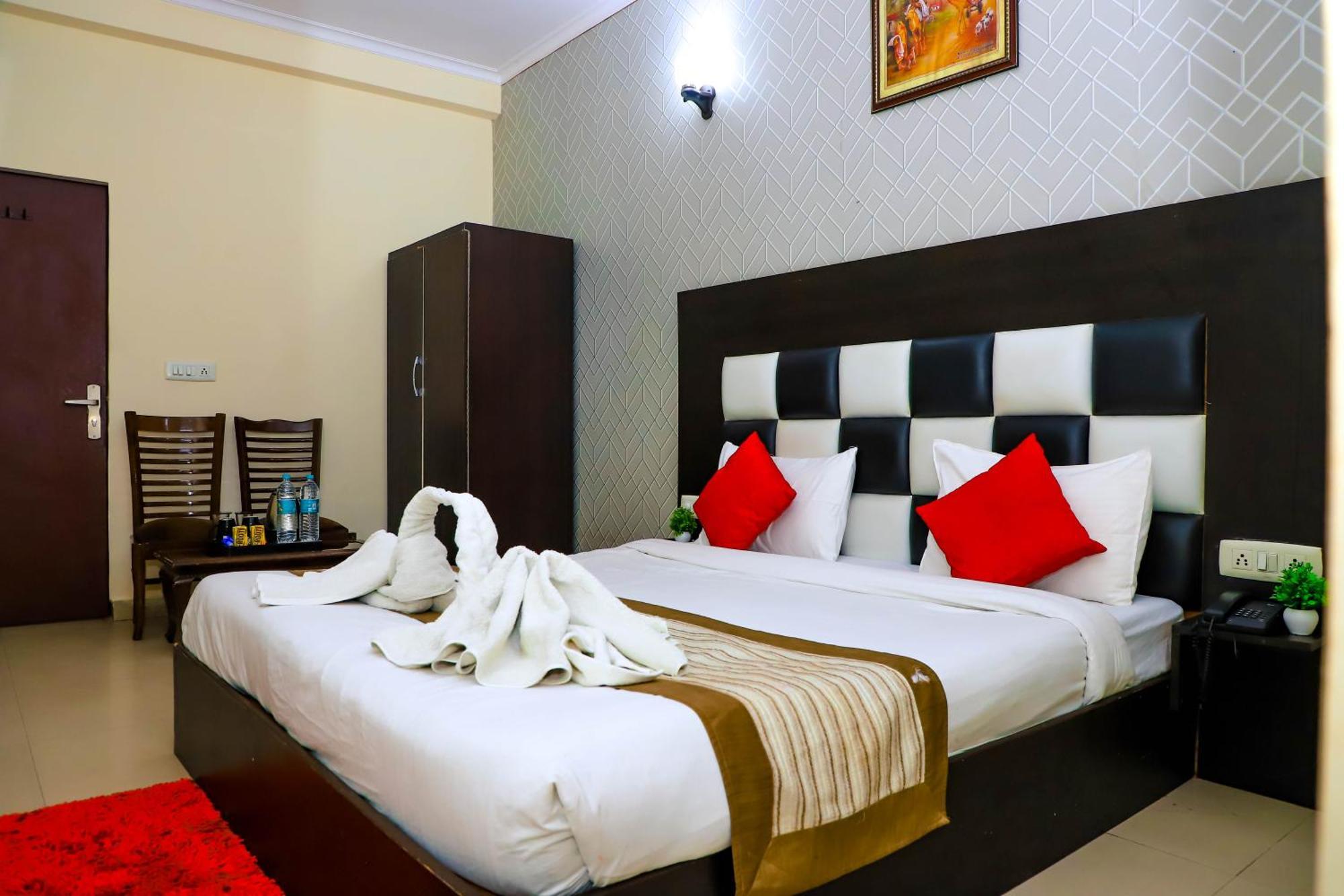 Hotel Global Inn By Quality Inn New Delhi Bagian luar foto