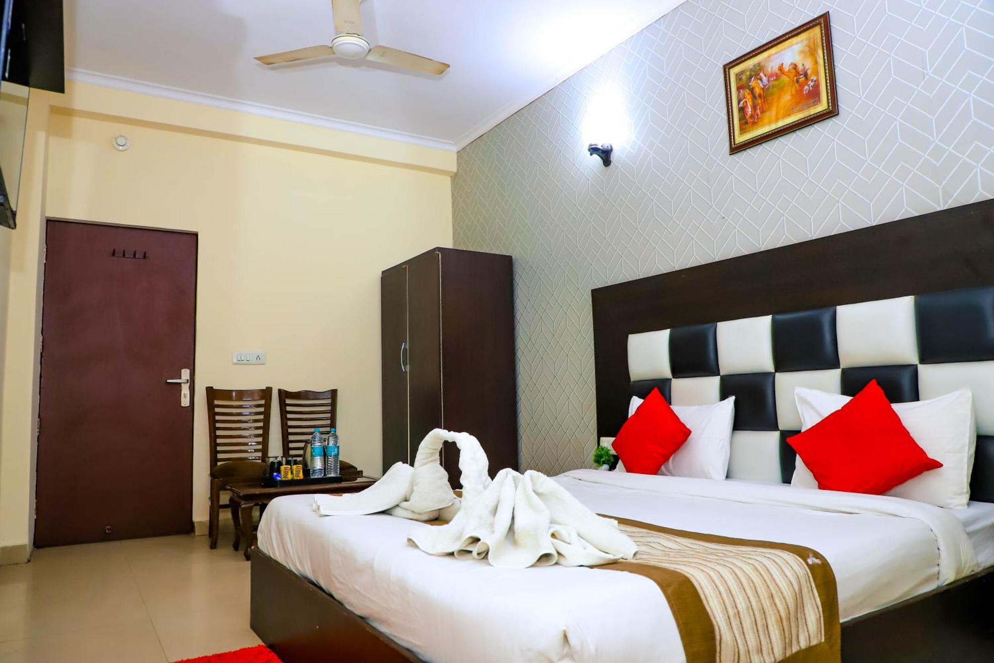 Hotel Global Inn By Quality Inn New Delhi Bagian luar foto